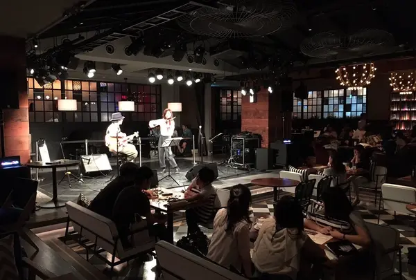 eplus LIVING ROOM CAFE＆DINING （イープラス リビングルーム カフェ アンド ダイニング）