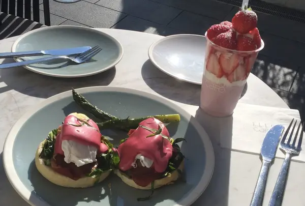 ELLE cafe AOYAMA エルカフェ青山