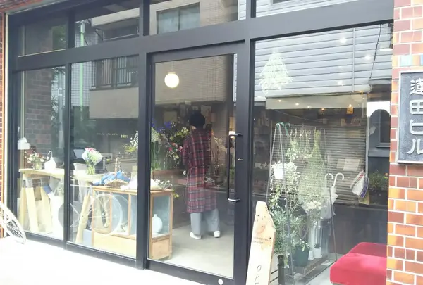 from afar 倉庫01
