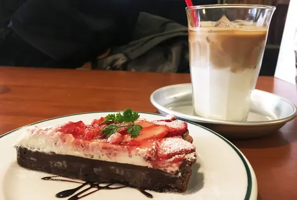 カフェ ウワイト