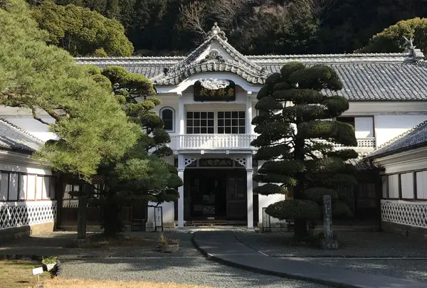 重文岩科学校