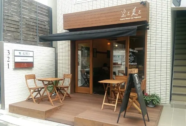 空と麦と
