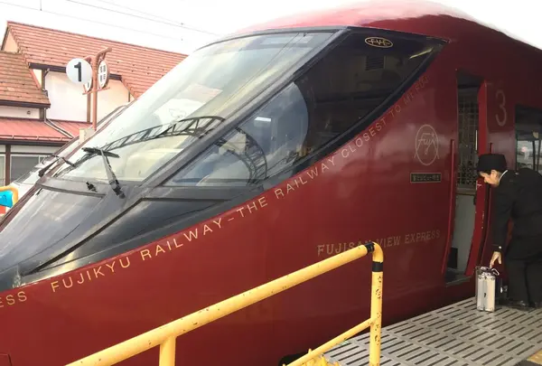 富士山ビュー特急スイーツプラン列車