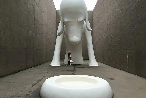 青森県立美術館