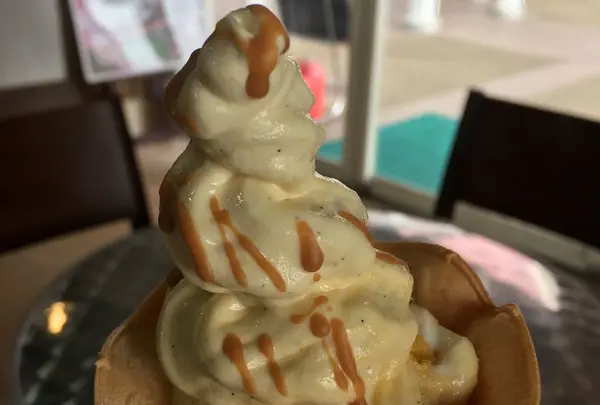 海を見ながら食べると幸せになるアイス