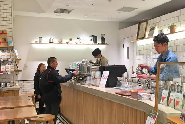 VERVE COFFEE ROASTERS SHINJUKU STATION（ヴァーヴ コーヒー ロースターズ シンジュク ステーション）