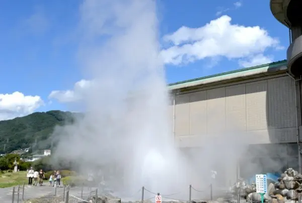 諏訪湖間欠泉センター