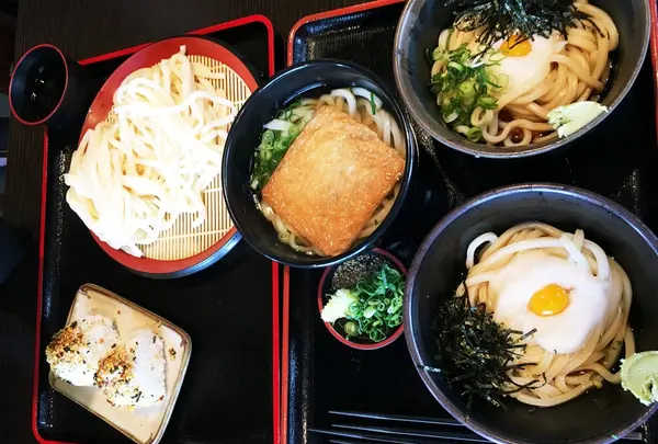 さぬきうどん おいでや（来家）
