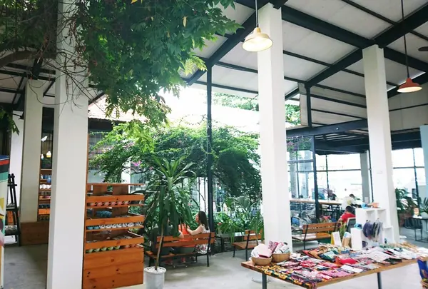 Danang Souvenirs & Cafe