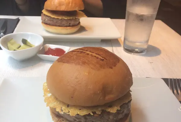UMAMI BURGER 青山店