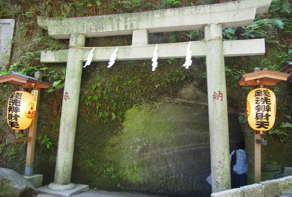 銭洗弁財天宇賀福神社