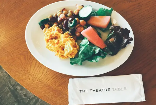 THE THEATRE TABLE（シアターテーブル）