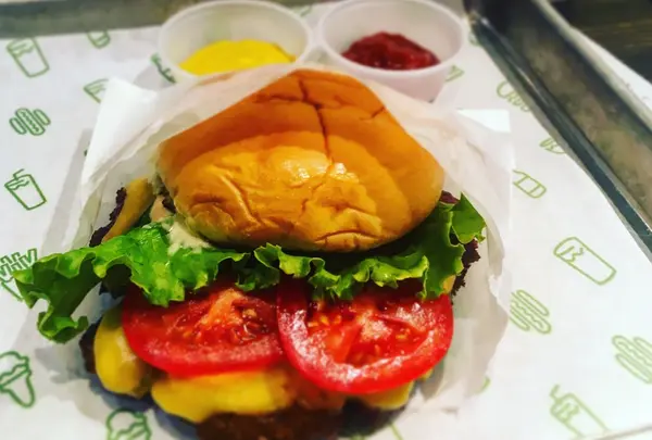 シェイクシャック アトレ 恵比寿店 （SHAKE SHACK）