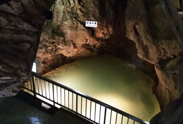 龍河洞
