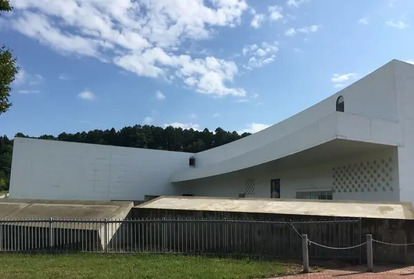 青森県立美術館