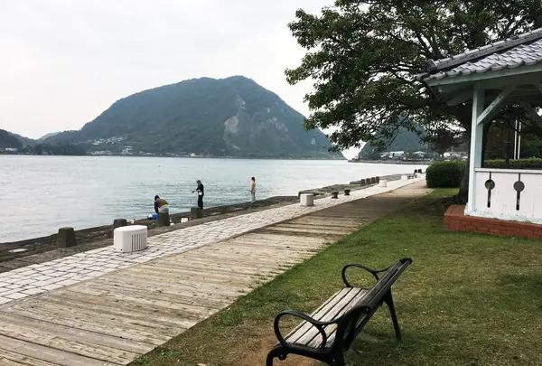 三角西港