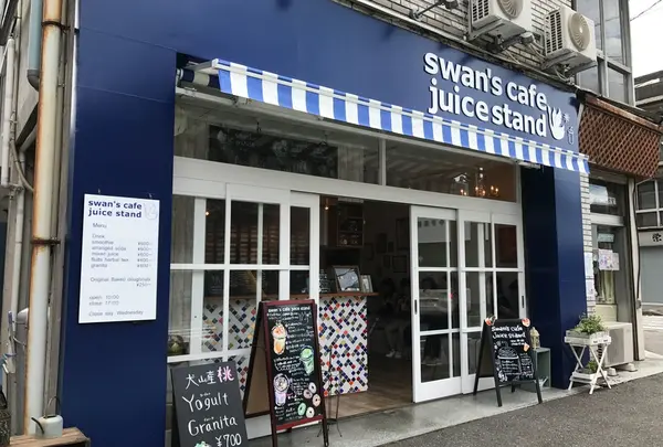 swan's cafe juice stand
