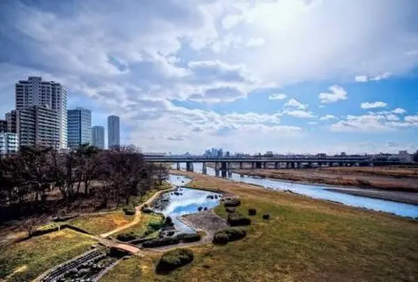 二子玉川 多摩川の河川敷