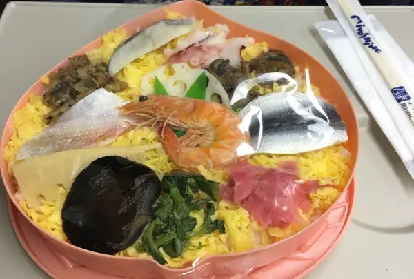 桃太郎祭りずし