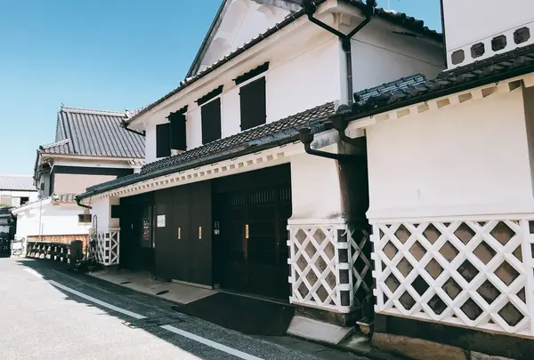 白壁の町並み