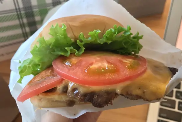 シェイクシャック 外苑いちょう並木店 （SHAKE SHACK）