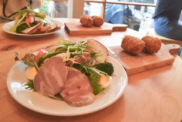 西冨家コロッケ店