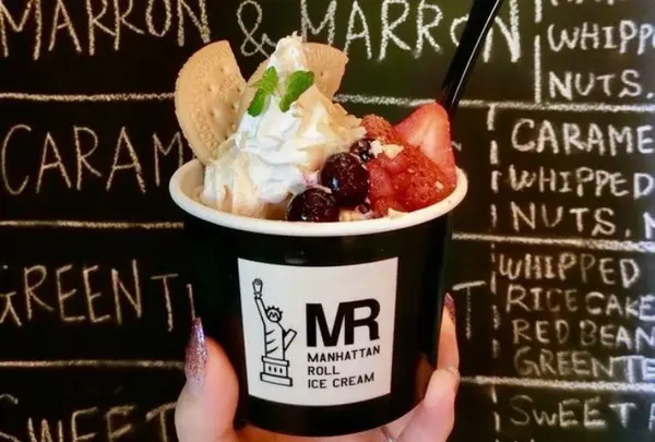 MANHATTAN ROLL ICECREAM