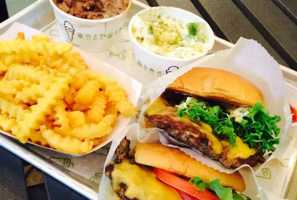 シェイクシャック 外苑いちょう並木店 （SHAKE SHACK）