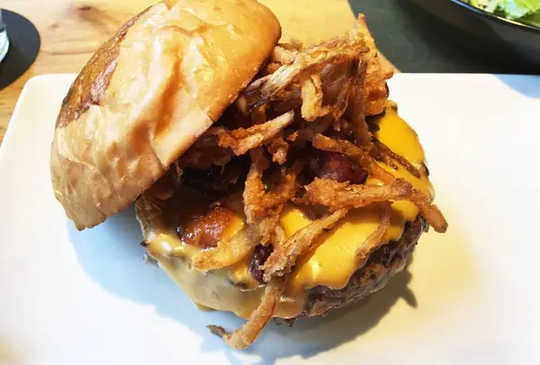 UMAMI BURGER 青山店 （ウマミ バーガー）