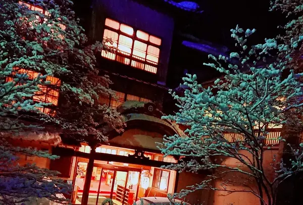 鉛温泉　藤三旅館