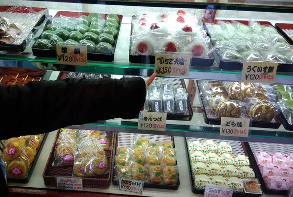 （有）さかえや