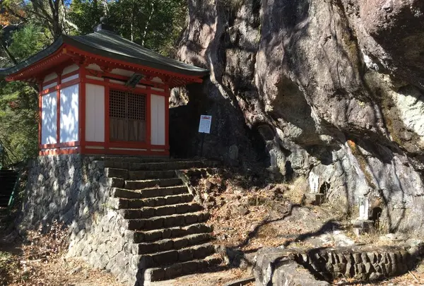 鳳来寺山不動堂