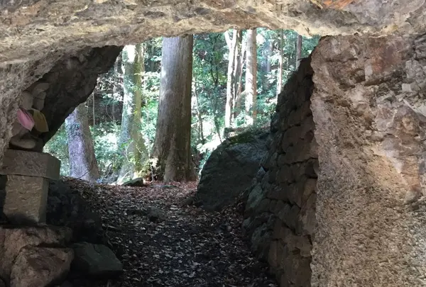 鳳来寺胎内くぐり