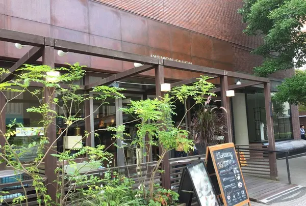 伊右衛門サロン