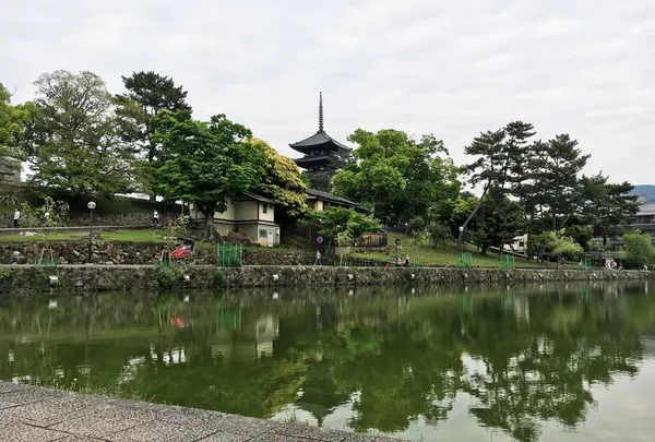 猿沢池