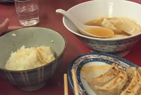 餃子専門店正嗣駒生店