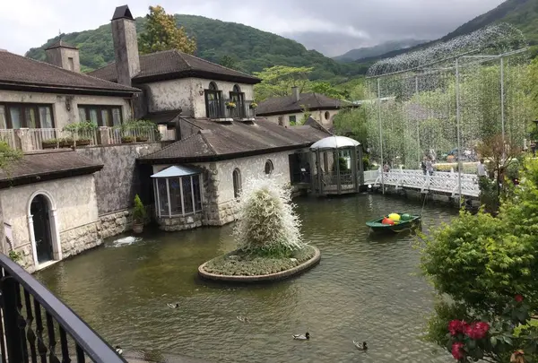 箱根ガラスの森美術館