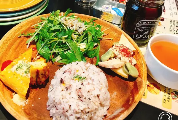 OUTDOOR DINING MEER LOUNGE（アウトドア ダイニング ミール ラウンジ）ノルベサ店