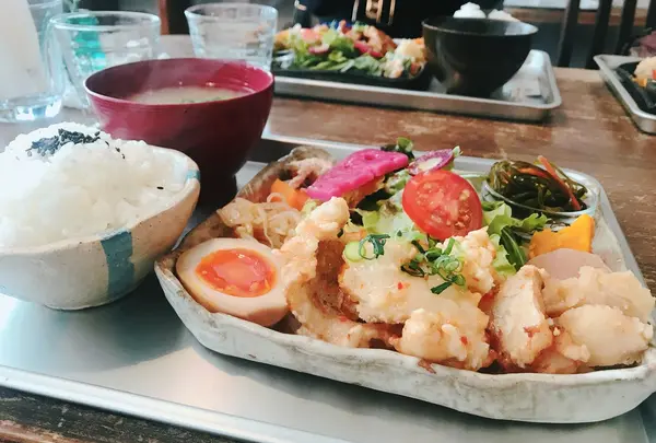 定食とお茶のお店『etone』