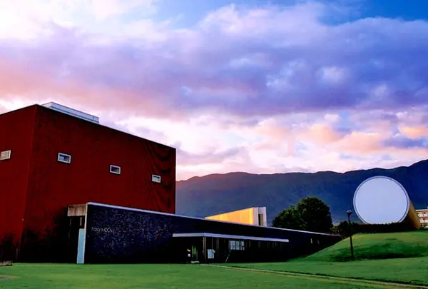 奈義町現代美術館