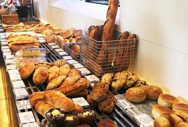 BLUFF BAKERY (ブラフ ベーカリー)