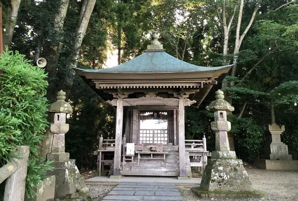 高館（義経堂）