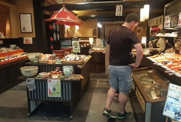 魚万本店