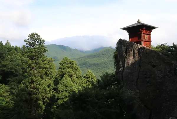 宝珠山立石寺