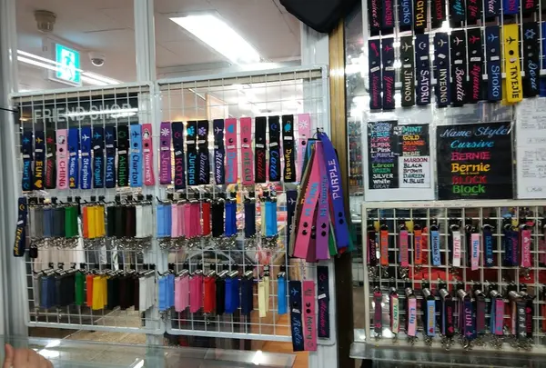 FRIEND SHOP NAME ON LUGGAGE TAG & HAT