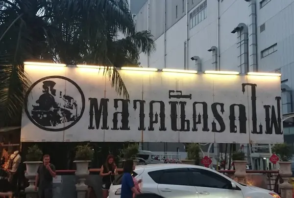 タラート ロットファイ ラチャダーナイトマーケット