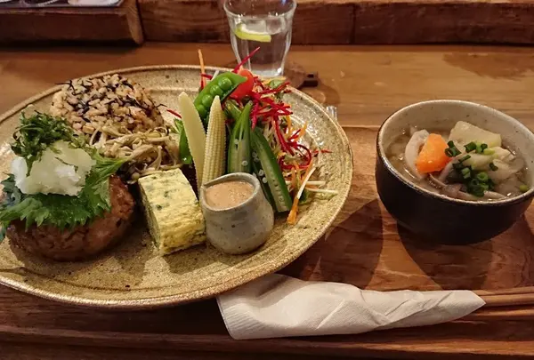 うつわとごはん yorimiti