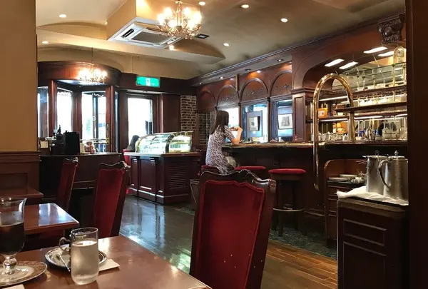 銀座トリコロール 本店