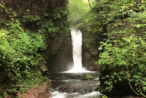 竜返しの滝