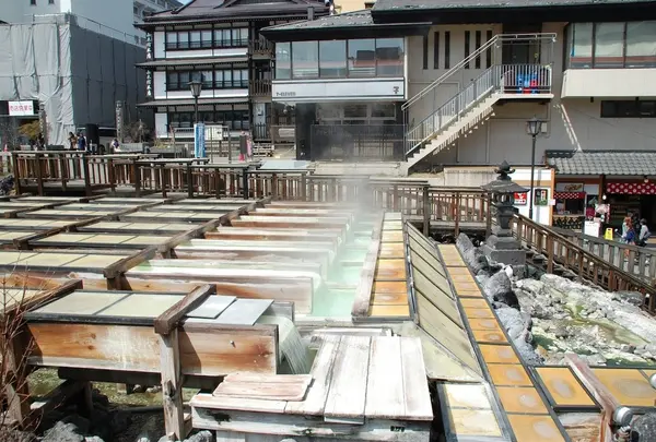 湯畑・湯けむり亭